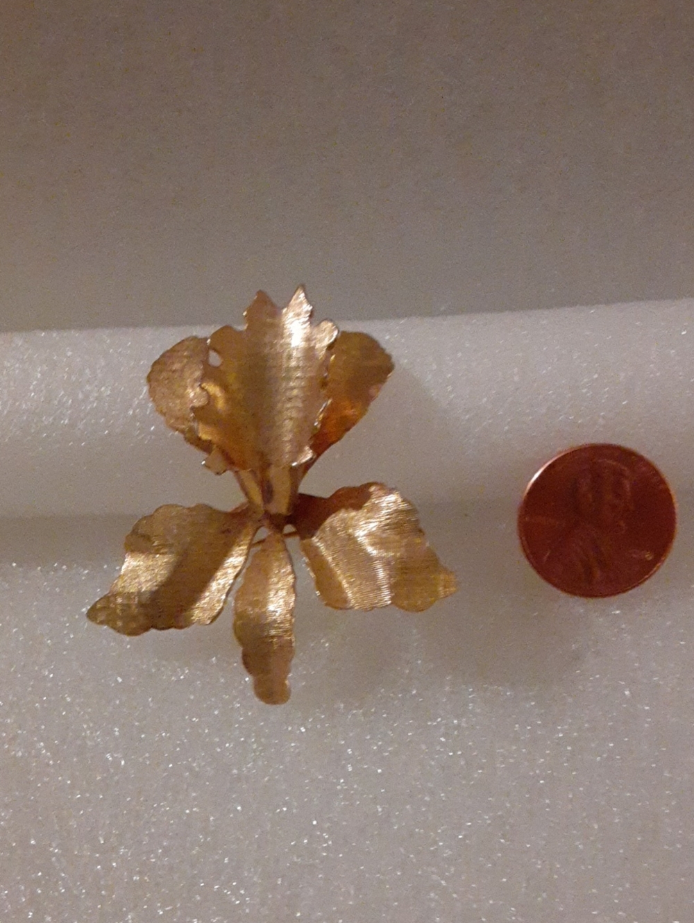 Gold-Tone Floral Leaf Brooch - Elegant Women Jewelry Accessory